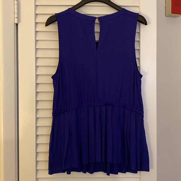 Anthropologie** Purple Accordion-fold sleeveless Peplum top - Picture 3 of 3